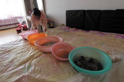 平和楼上漏水，住户失联，小区没物管，业主维权难！律师来支招……